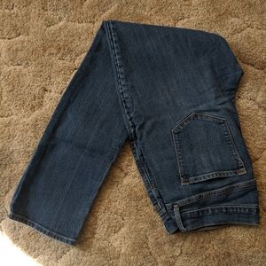 Curvy straight legged jeans